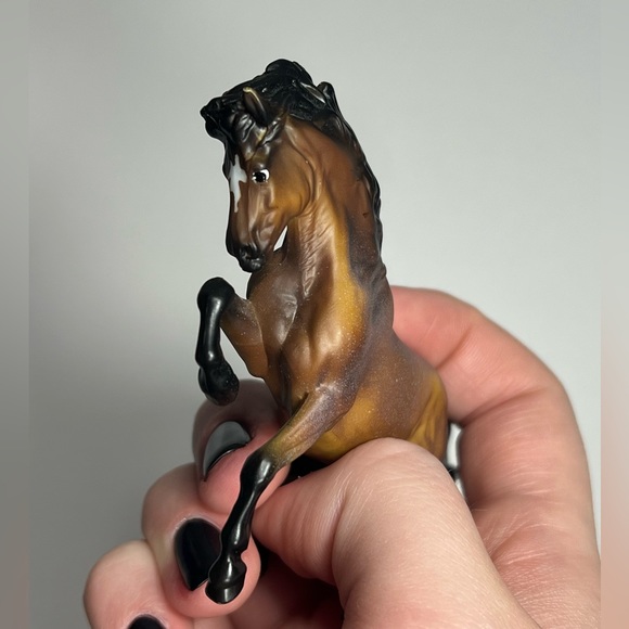 Breyer Stablemate Horse Model - Arran, #711368, 2020 BreyerFest - Picture 4 of 8